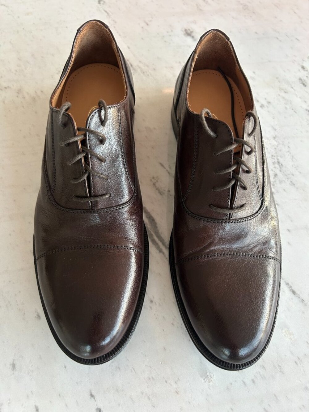 Selling, very nice light weight fully leather dark brown Italian oxfords